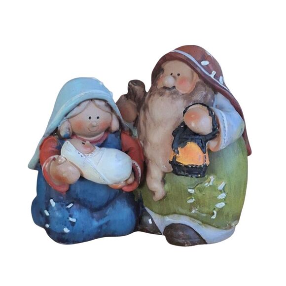 TII COLLECTIONS RESIN NATIVITY HOLY FAMILY FIGURINE Folksy One Solid Piece 5" - Picture 2 of 12